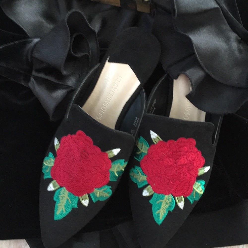 HEAVENLYSOLES Kitten Heel Embroidered Mules